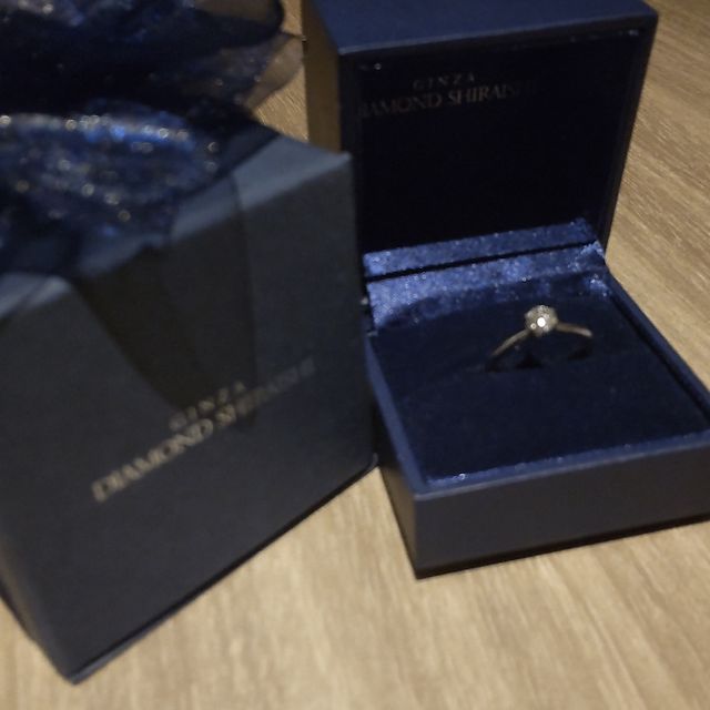 【銀座ダイヤモンドシライシの口コミ】 デザインは、シンプル〜ゴージャスまで多様で、たくさん試着させていただ…