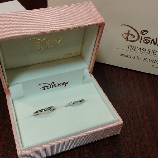 【ケイウノ ブライダル(K.UNO BRIDAL)の口コミ】 デザイナーさんにイメージを伝えてデザイン画をいくつか描いてもらい、気…