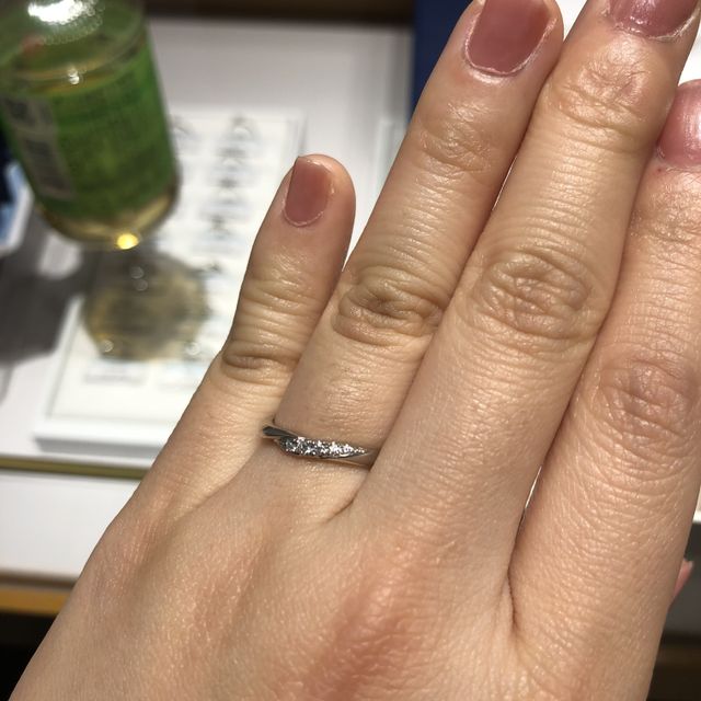 【銀座ダイヤモンドシライシの口コミ】 他店と比較してどの指輪もダイヤモンドの輝きが明らかに違いました。
キラ…