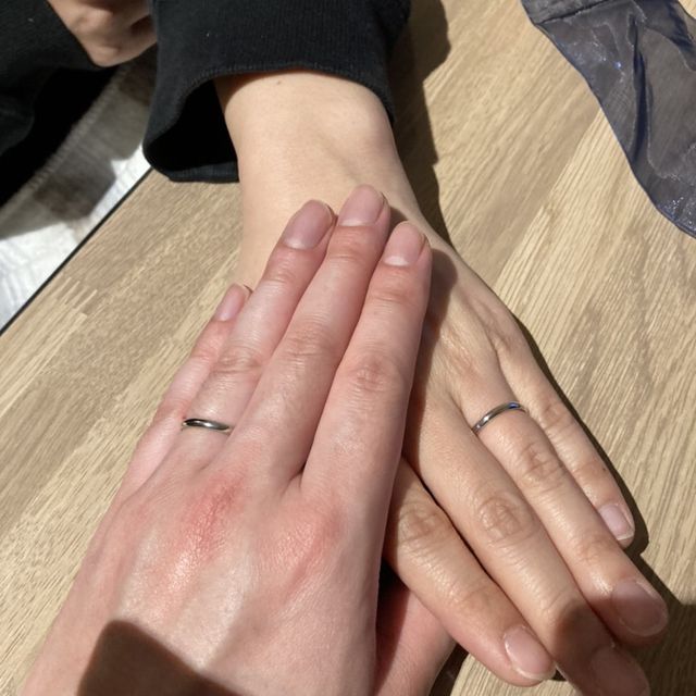 【銀座ダイヤモンドシライシの口コミ】 いくつかのお店で試着や相談をしましたが、2人ともシンプルなものが良かっ…