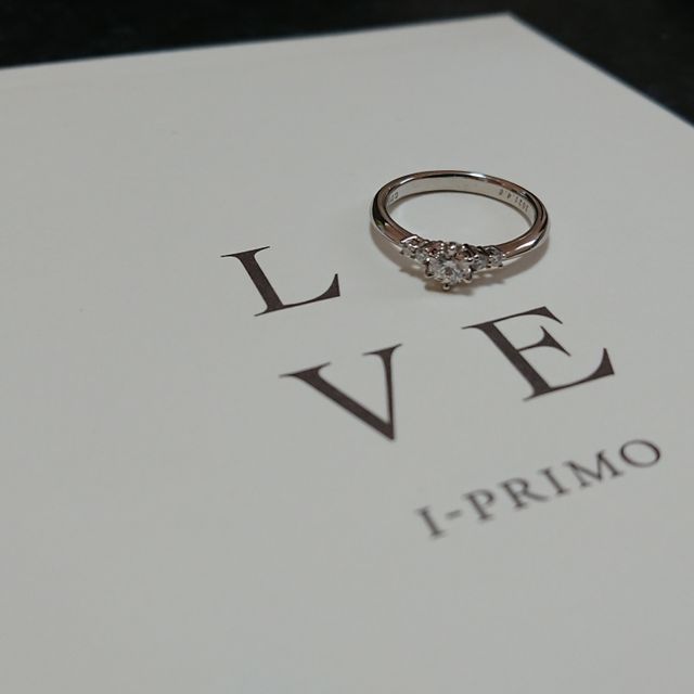 【アイプリモ(I-PRIMO)の口コミ】 ダイヤの留め具に小さな窓が開いていて下からも光が入りキラキラと輝いて…