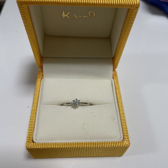 【ケイウノ ブライダル(K.UNO BRIDAL)の口コミ】 デザインはシンプルなものであるが、目の前で刻印などのデザインを考えて…