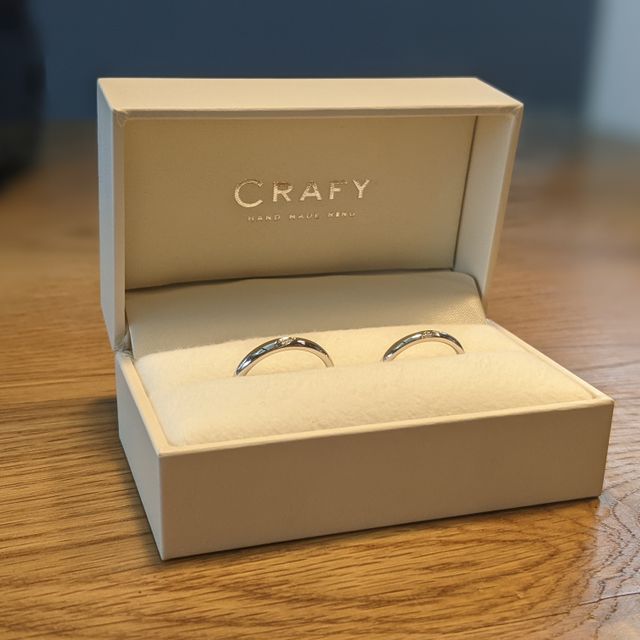 【CRAFY(クラフィ)の口コミ】 金属の種類や形状のサンプルも豊富で、
本当に二人だけの指輪を作ることが…
