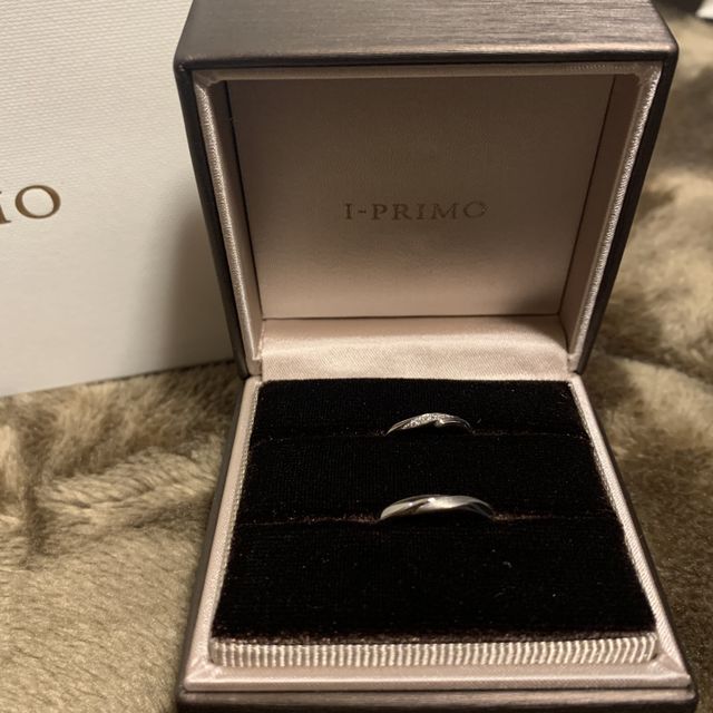 【アイプリモ(I-PRIMO)の口コミ】 プラチナでダイヤ7つ入っているウェーブタイプの指輪。男性の指輪もお洒落…