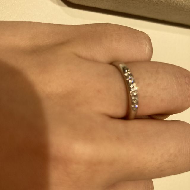 【和光ブライダルブティックギンザの口コミ】 こちらのデザインは指輪のカーブが絶妙で、指と宝石を美しく見せてくれる…