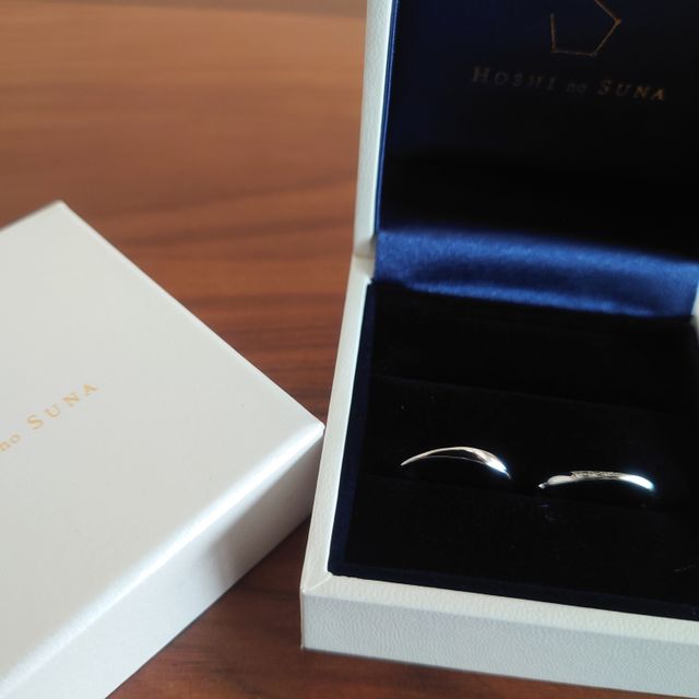 【HOSHI no SUNA 星の砂(ほしのすな)の口コミ】 まるでつけていないかのような指に馴染むつけ心地、桜の花びらのようなラ…