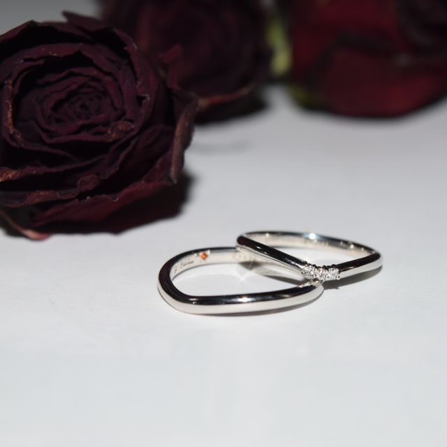 【アイプリモ(I-PRIMO)の口コミ】 お互い仕事で着けられない職業なので、私服でも浮かないシンプルかつお洒…