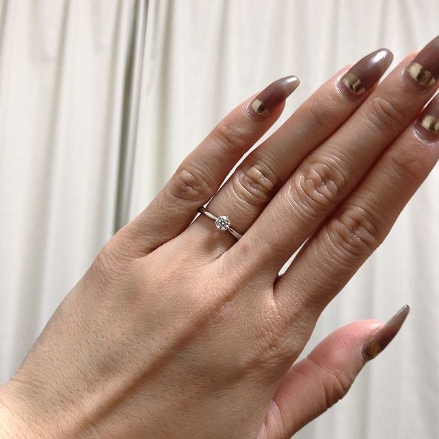 【銀座ダイヤモンドシライシの口コミ】 婚約指輪を色んな店舗を見回って探していました。
指輪の形もいろいろな種…