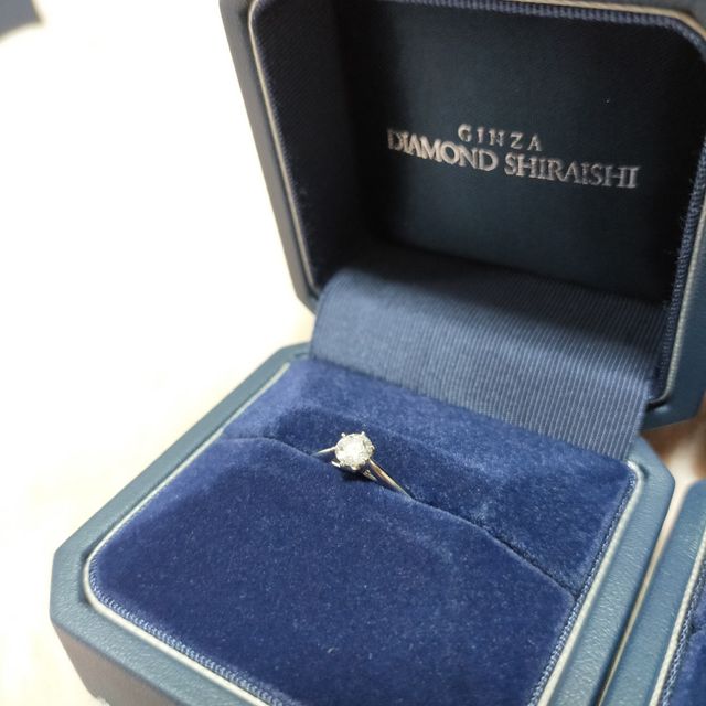 【銀座ダイヤモンドシライシの口コミ】 最初は結婚指輪だけ購入する予定でしたが、お店で初めて見たダイヤがあま…