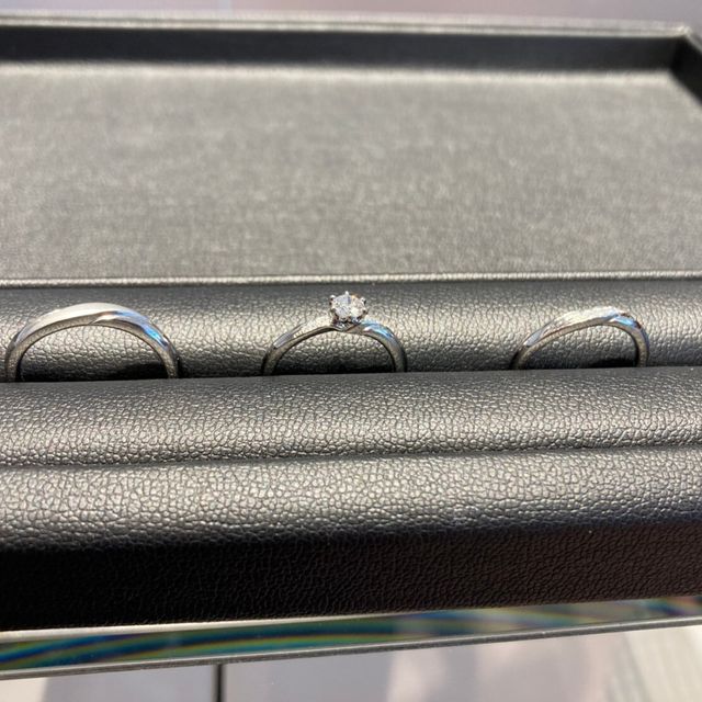 【エクセルコダイヤモンド(EXELCO DIAMOND)の口コミ】 二人の好みと指に似合うかどうか、セットで着けた時の感じで選びました。
…