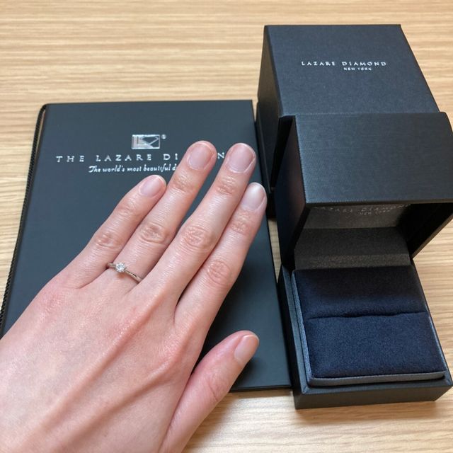 【ラザール ダイヤモンド(LAZARE DIAMOND)の口コミ】 デザインはシンプルなものをさがしていました。
他の店舗も見ましたが自分…