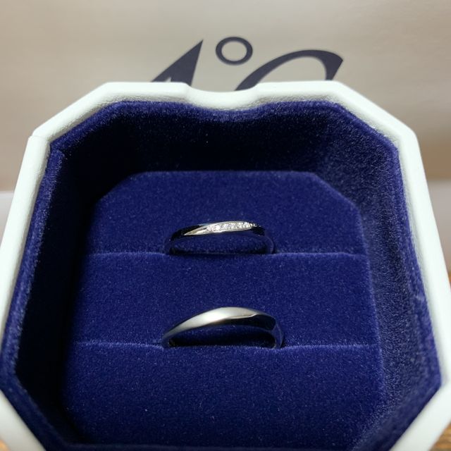 【4℃ BRIDAL(ヨンドシーブライダル)の口コミ】 ウェーブラインが好きで、いろいろ見た中で価格やダイヤなどの全てが良い…