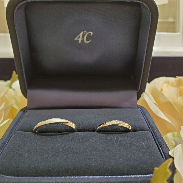 【4℃ BRIDAL(ヨンドシーブライダル)の口コミ】 サプライズ婚約指輪との重ねづけを考えていたこと。
婚約指輪とあわせて同…