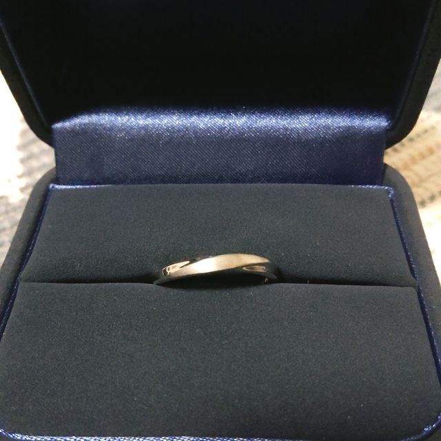 【4℃ BRIDAL(ヨンドシーブライダル)の口コミ】 付けてみた感じがとてもしっくりきたので選びました。ただのシルバーのも…