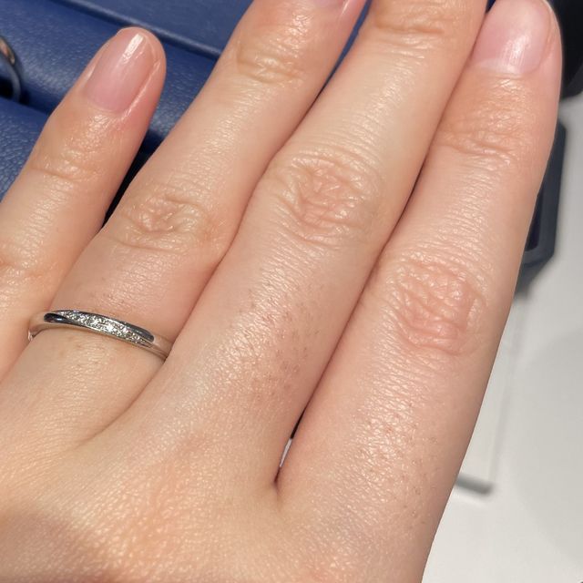 【銀座ダイヤモンドシライシの口コミ】 左上からダイヤモンドのラインが入っているところに惹かれました。どの角…