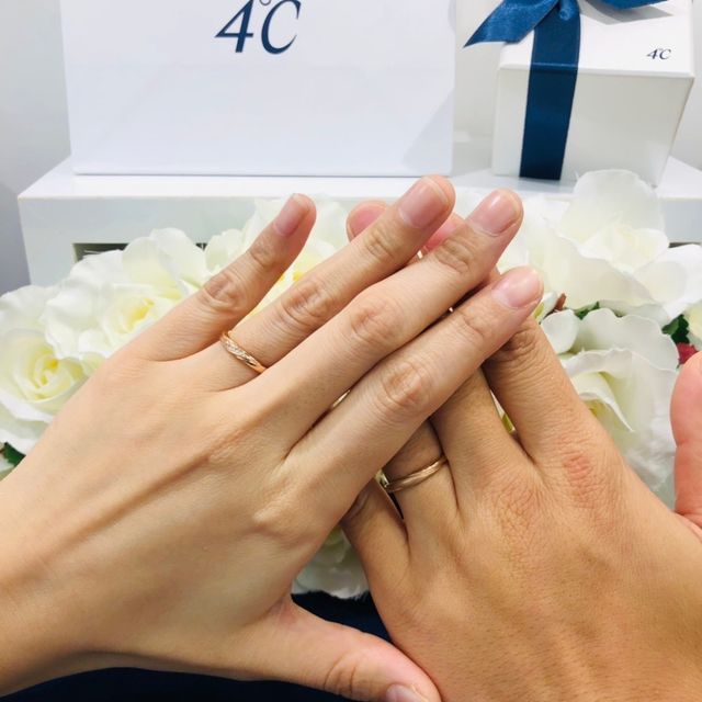 【4℃ BRIDAL(ヨンドシーブライダル)の口コミ】 あまりキラキラしてるのは仕事柄つけられないと思って色んな所を探し回っ…