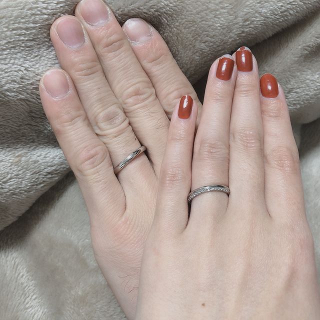 【4℃ BRIDAL(ヨンドシーブライダル)の口コミ】 指輪のデザインは夫婦共にシンプルで飽きのこないデザインが良いなと考え…