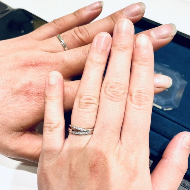 【4℃ BRIDAL(ヨンドシーブライダル)の口コミ】 初めに色々指輪を見て選んで悩んでいたんですが
この指輪をみつけてからは…