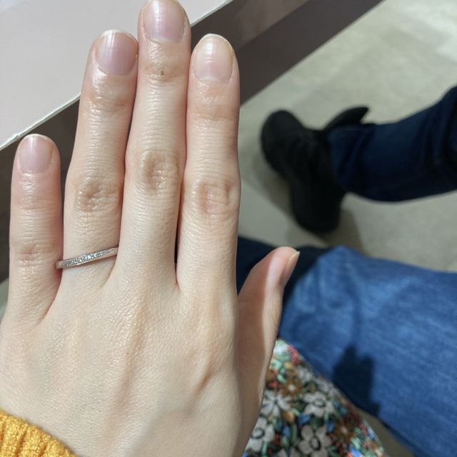 【TRECENTI(トレセンテ)の口コミ】 家族という意味のあるファミーリアという指輪です。
1店舗目でしたので見…