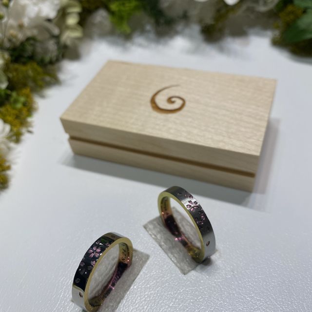 【SORA(ソラ)の口コミ】 ２つ合わせて桜の模様が完成するデザインにひかれました。色も光の反射で…