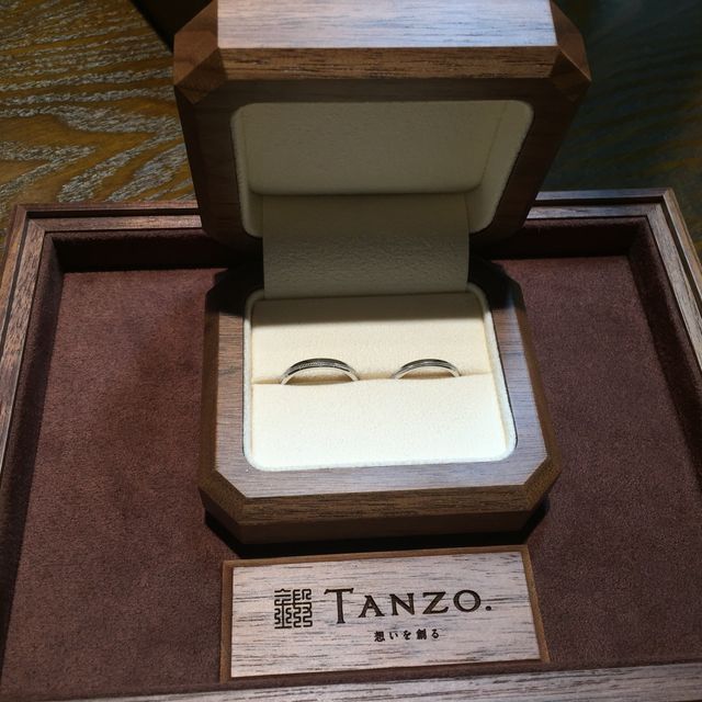 【TANZO.(鍛造指輪)の口コミ】 フルオーダーなのでイメージどおりの指輪を作っていただきました。
丸いミ…