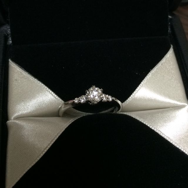 【エクセルコダイヤモンド(EXELCO DIAMOND)の口コミ】 ダイヤモンドの輝きが想像以上のものでした。実際つけさせてもらうと少し…