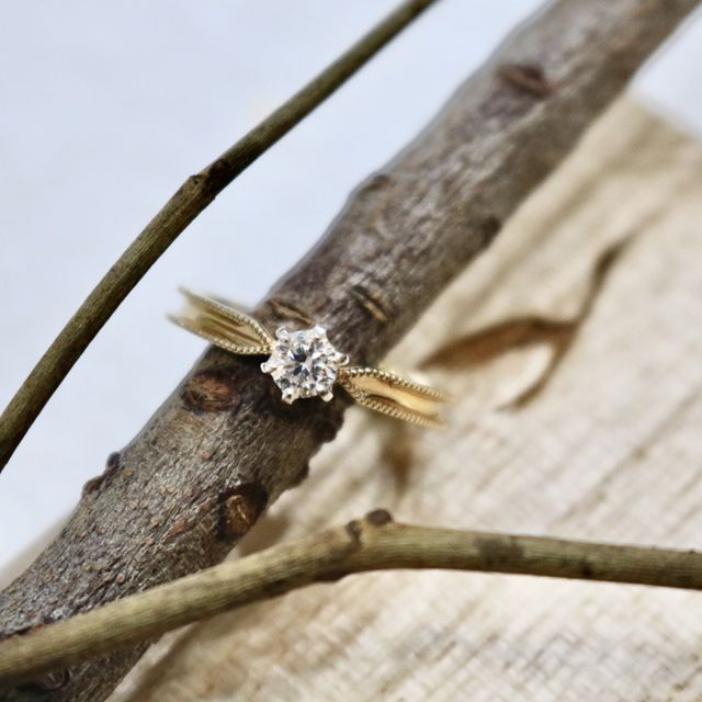 【鶴(mikoto)の口コミ】 婚約指輪をデザインからお願いさせていただきダイヤからリングまで全てを…