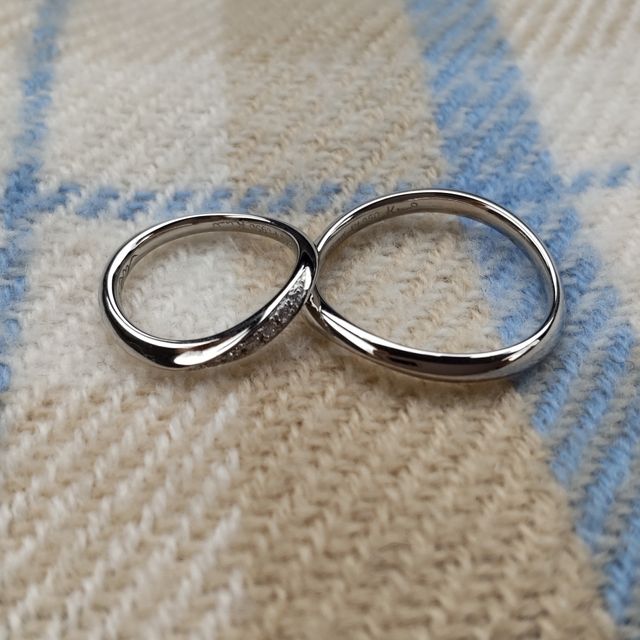 【ケイウノ ブライダル(K.UNO BRIDAL)の口コミ】 手を握ったときに指に違和感を感じないように、内側をゆるやかな三角形に…