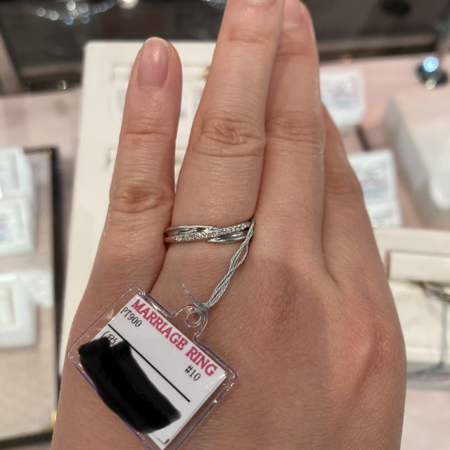 【Ginza Rim(銀座リム)の口コミ】 ハーフエタニティリングを希望していたので、まずはどのようなハーフエタ…