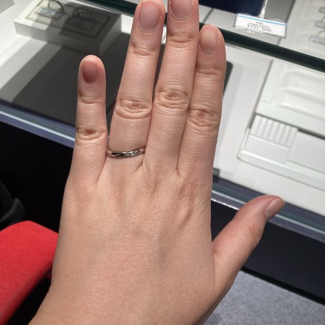 【銀座ダイヤモンドシライシの口コミ】 シンプルかつ華やかなハーフエタニティリングを探していました。ダイヤモ…