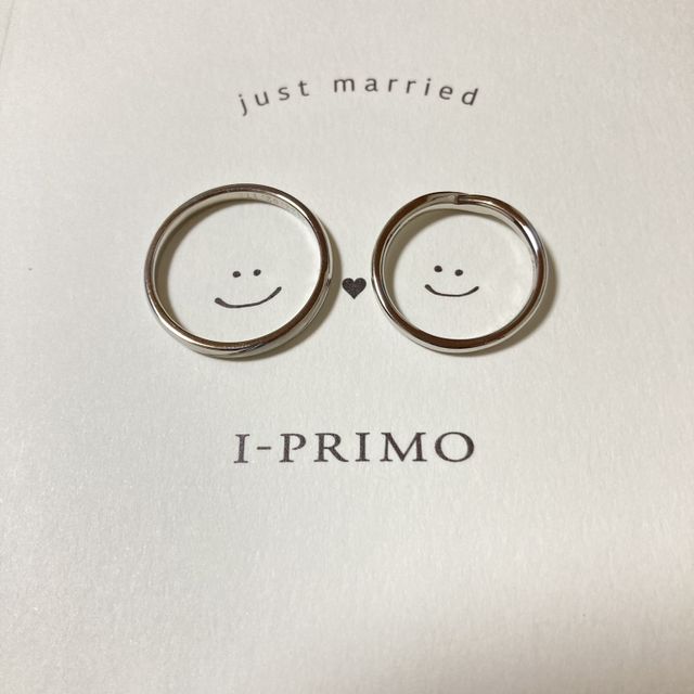 【アイプリモ(I-PRIMO)の口コミ】 ゆるいVラインのプラチナの指輪を選びました。宝石が少ない方がよかったの…