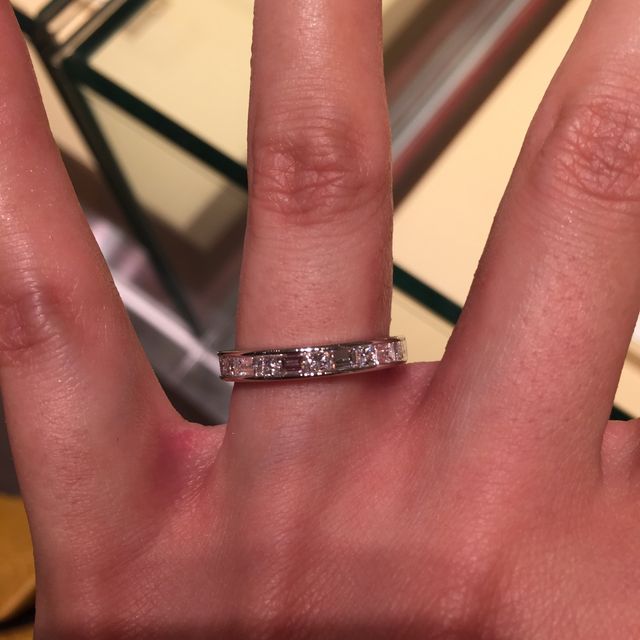 【ギンザタナカブライダル(GINZA TANAKA BRIDAL)の口コミ】 バゲットカットのハーフエタニティを探していたのですが、こちらはバゲッ…