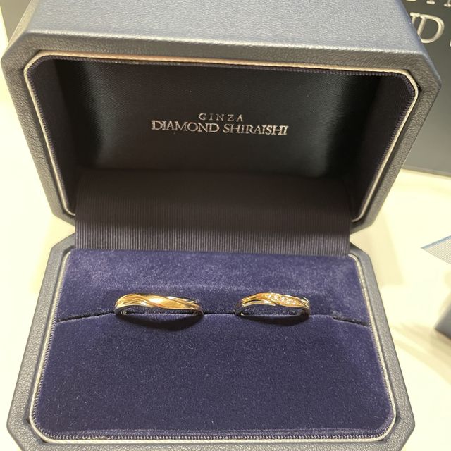 【銀座ダイヤモンドシライシの口コミ】 プラチナとピンクゴールドの組み合わせがとても良く、ピンクゴールドの色…