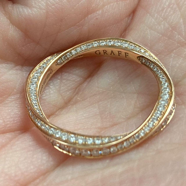 【グラフ(GRAFF)の口コミ】 スパイラルのデザインが、他には無かったからです。また、ブランドは世界…