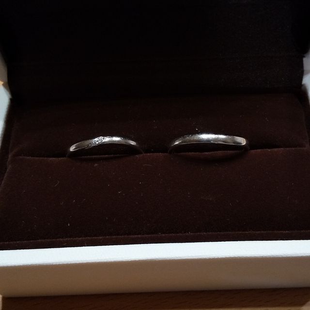 【アイプリモ(I-PRIMO)の口コミ】 プラチナの指輪を選びました。シンプル且つスタイリッシュなデザインを選…