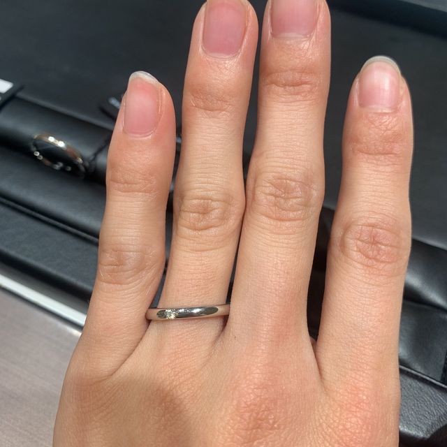 【ラザール ダイヤモンド(LAZARE DIAMOND)の口コミ】 ストレートのシンプルな指輪を探していました。サイトで見て素敵なデザイ…