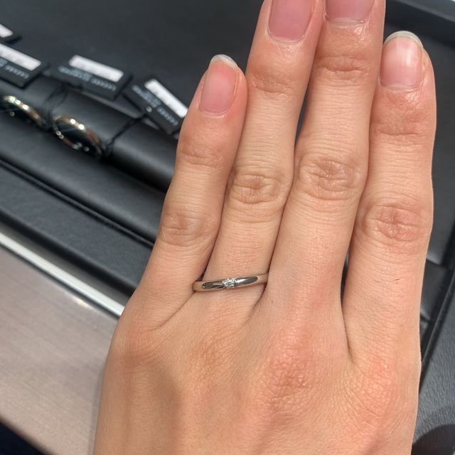 【ラザール ダイヤモンド(LAZARE DIAMOND)の口コミ】 ストレートのシンプルな指輪を探していました。サイトで見て素敵なデザイ…