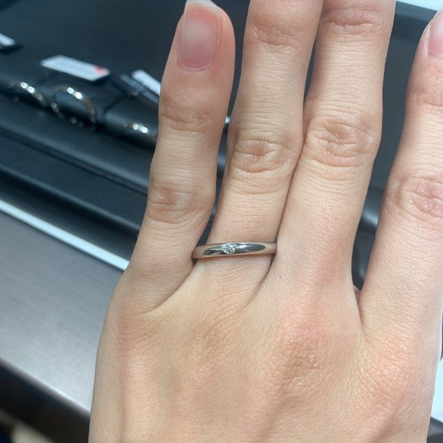 【ラザール ダイヤモンド(LAZARE DIAMOND)の口コミ】 ストレートのシンプルな指輪を探していました。サイトで見て素敵なデザイ…