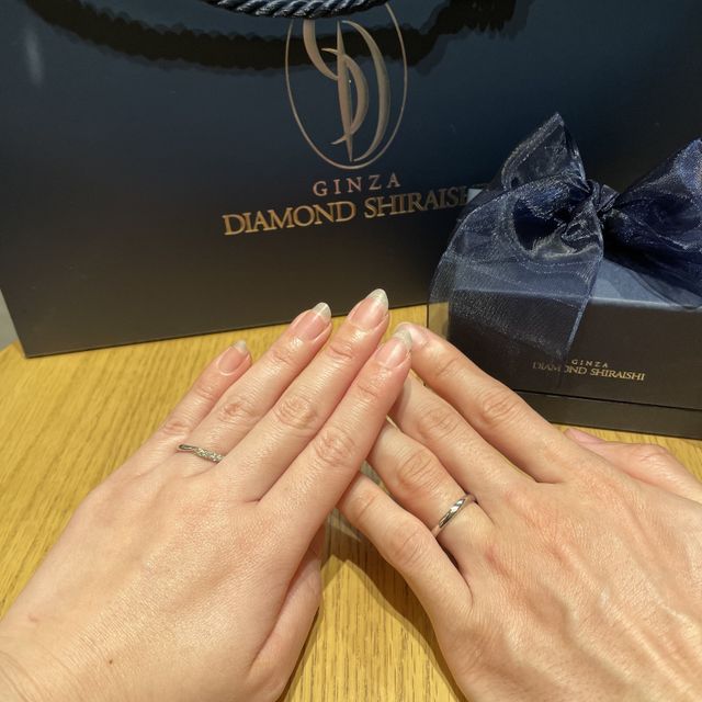 【銀座ダイヤモンドシライシの口コミ】 ダイヤの数、輝き方、指輪本体の輝き方、どれをとってもとても綺麗で、指…