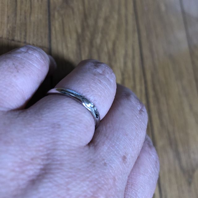 【4℃ BRIDAL(ヨンドシーブライダル)の口コミ】 サイトで色々とデザインや価格を見ていてこのデザインが1番シンプルで可愛…