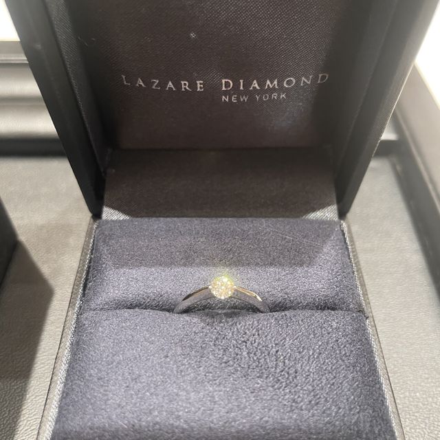【ラザール ダイヤモンド(LAZARE DIAMOND)の口コミ】 シンプルなデザインで探していて、普段から装着出来る用にダイヤモンドが…