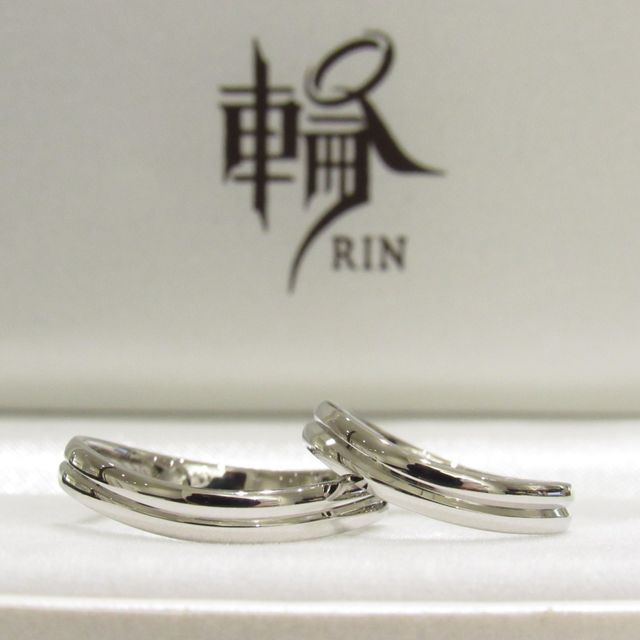 【輪-RIN-の口コミ】 ひねりのあるデザインで探しておりいろいろと悩みましたが、お互いにデザ…