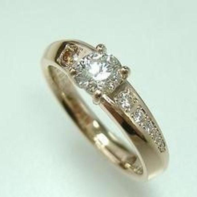 【ジュエリームナカタ(Jewelry MUNAKATA)の口コミ】 棟方さんが作り出す指輪は、着け心地が最高です。しっとり重厚で、指にぴ…