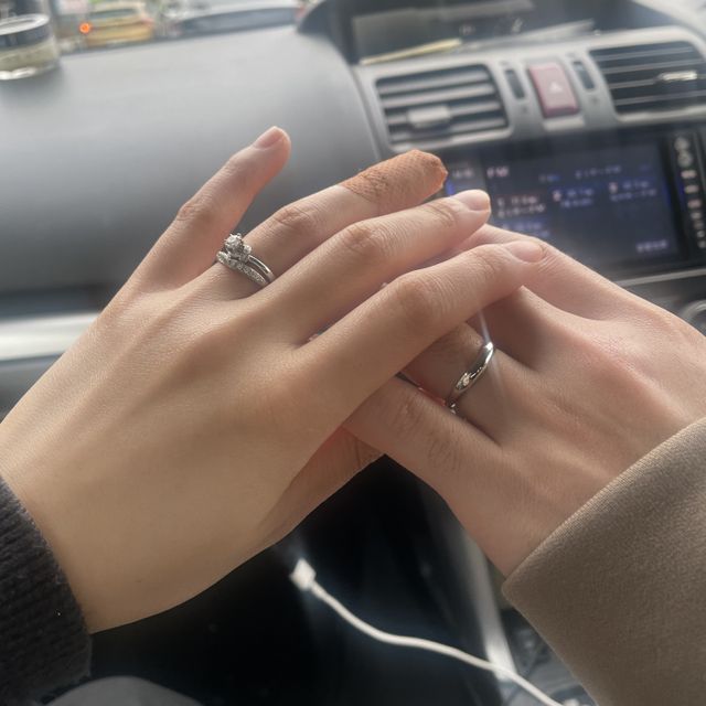 【N.Y.NIWAKA(ニューヨークニワカ)の口コミ】 デザインがきらきらしててかわいかったし、丈夫そうだった。婚約指輪と形…