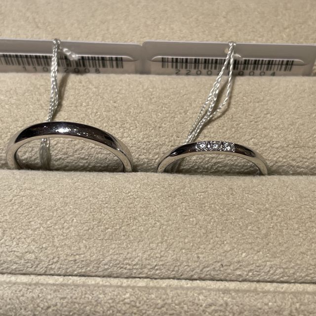 【TRECENTI(トレセンテ)の口コミ】 デザインが気に入った。男性はリングの縁が太く、シンプルなデザインだけ…