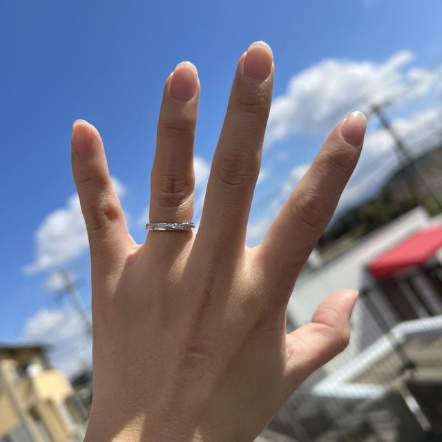 【エクセルコダイヤモンド(EXELCO DIAMOND)の口コミ】 ストレートに動きのあるデザインで周りと被りにくいデザインを探していま…