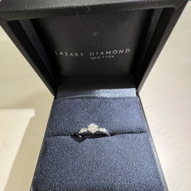 【ラザール ダイヤモンド(LAZARE DIAMOND)の口コミ】 最初は外資系のブランドに憧れがありましたが、実際見に行って試着したと…