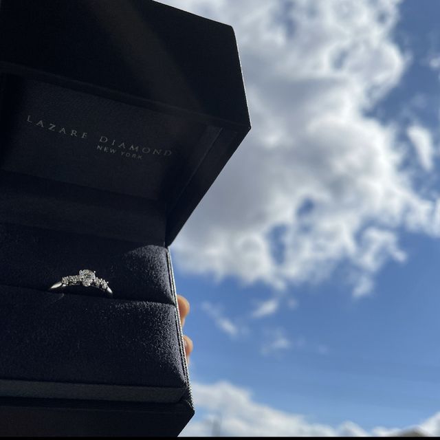 【ラザール ダイヤモンド(LAZARE DIAMOND)の口コミ】 ダイヤモンドは噂通り虹色に輝き、とても綺麗でした。デザインも豊富で、…