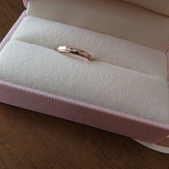 【Petit Marie(プチマリエ)の口コミ】 結婚指輪を購入しました。ピンクゴールドが好きなのでさりげなく見せてる…