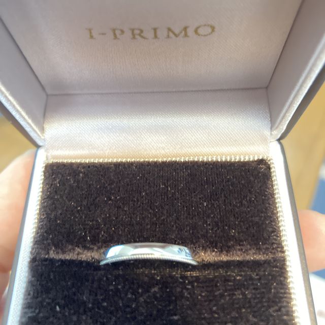 【アイプリモ(I-PRIMO)の口コミ】 まず、指輪のデザインは職業柄派手なものはつけられないので、シンプルな…